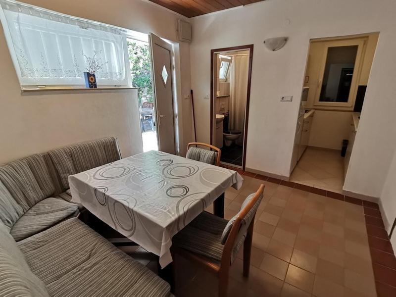 Apartments Demori Примоштен Екстер'єр фото